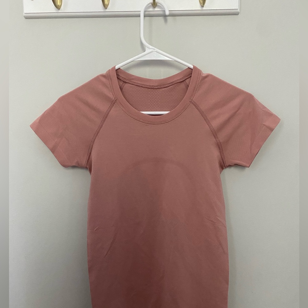 Lululemon || Size 2 -Swiftly Tech Short-Sleeve Shirt 2.0